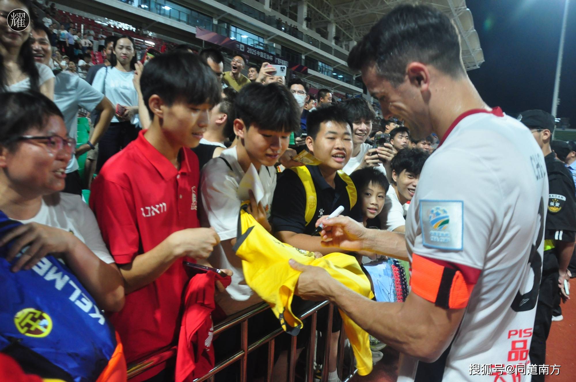 亚博体育-战术调整引爆全场！，TheShy意外战胜皇家马德里引发球迷热议-亚博体育