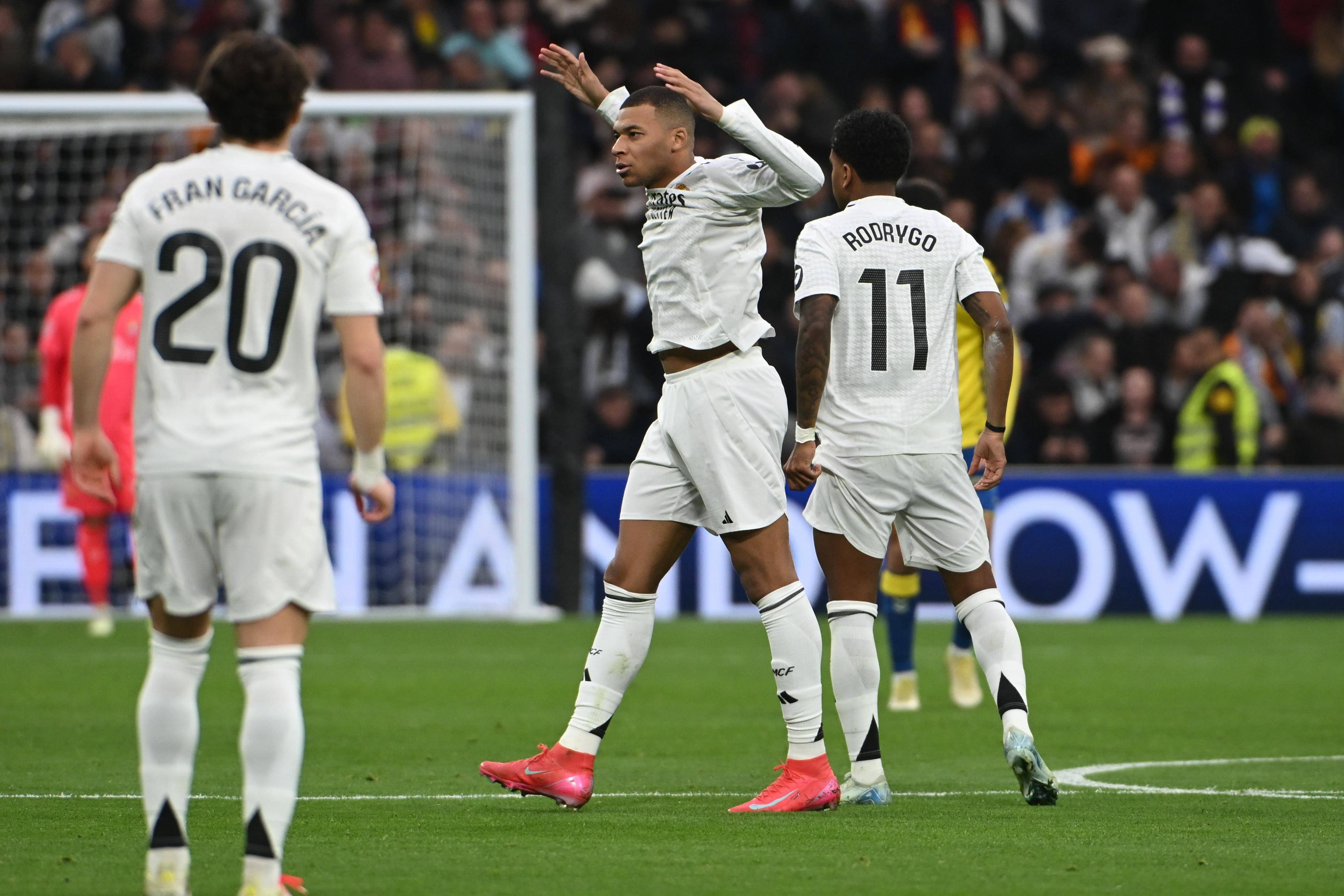 Yabo Sports-TL引发争议!,姆巴佩官方宣布最后时刻胜出新规赛场气氛高涨-Yabo Sports