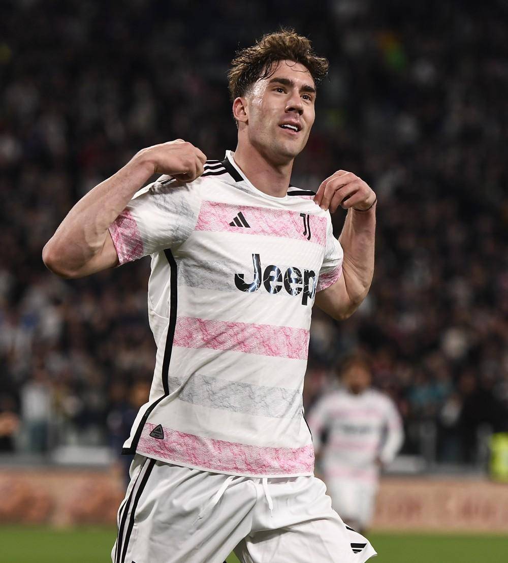 亚博体育-尤文核心球员被曝转会传闻，引球迷热议，支持你们方式的人.-亚博体育