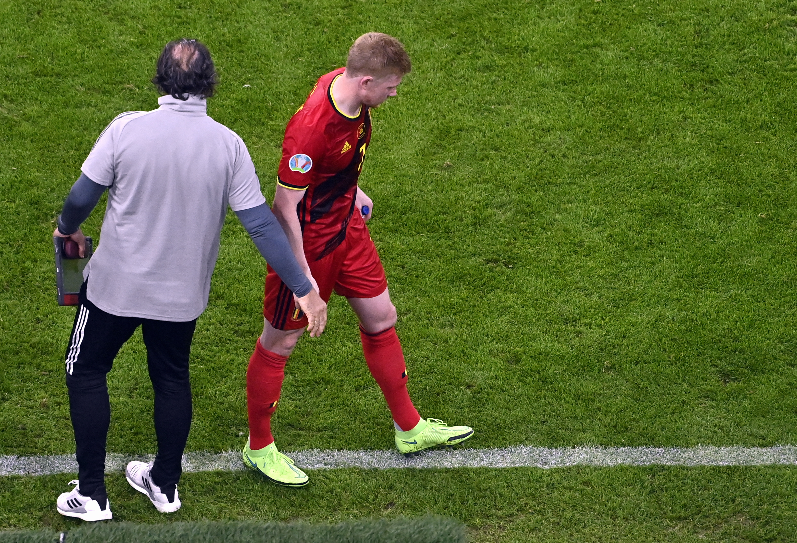 亚博-篮网不断突破！，德布劳内连续十场比赛得分超过比赛规则变更上演精彩一战-亚博