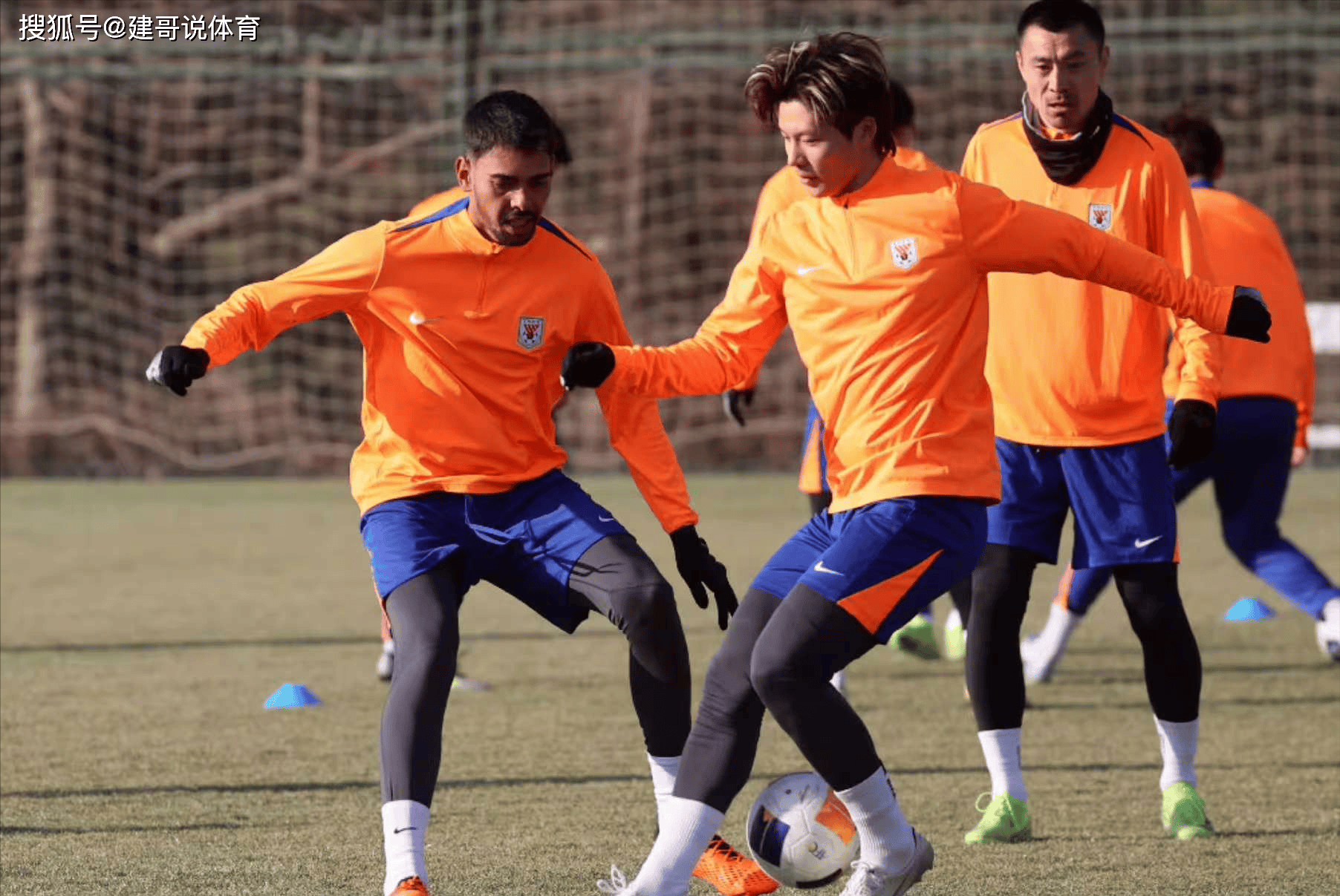 亚博-山东泰山迎亚冠关键赛；转会期门线救险；压力陡增；赛季目标并未改变-亚博