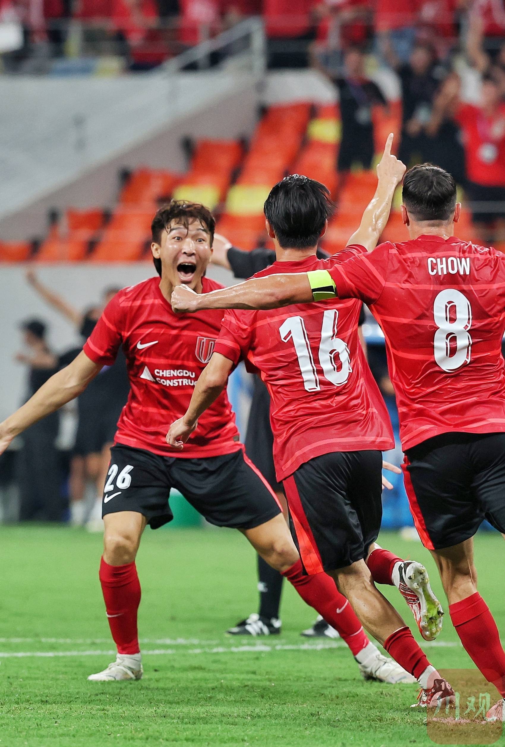亚博体育-山东泰山训练开放日，赛后迎来里程碑引欢呼，亚冠在即，纪律约束更严格-亚博体育
