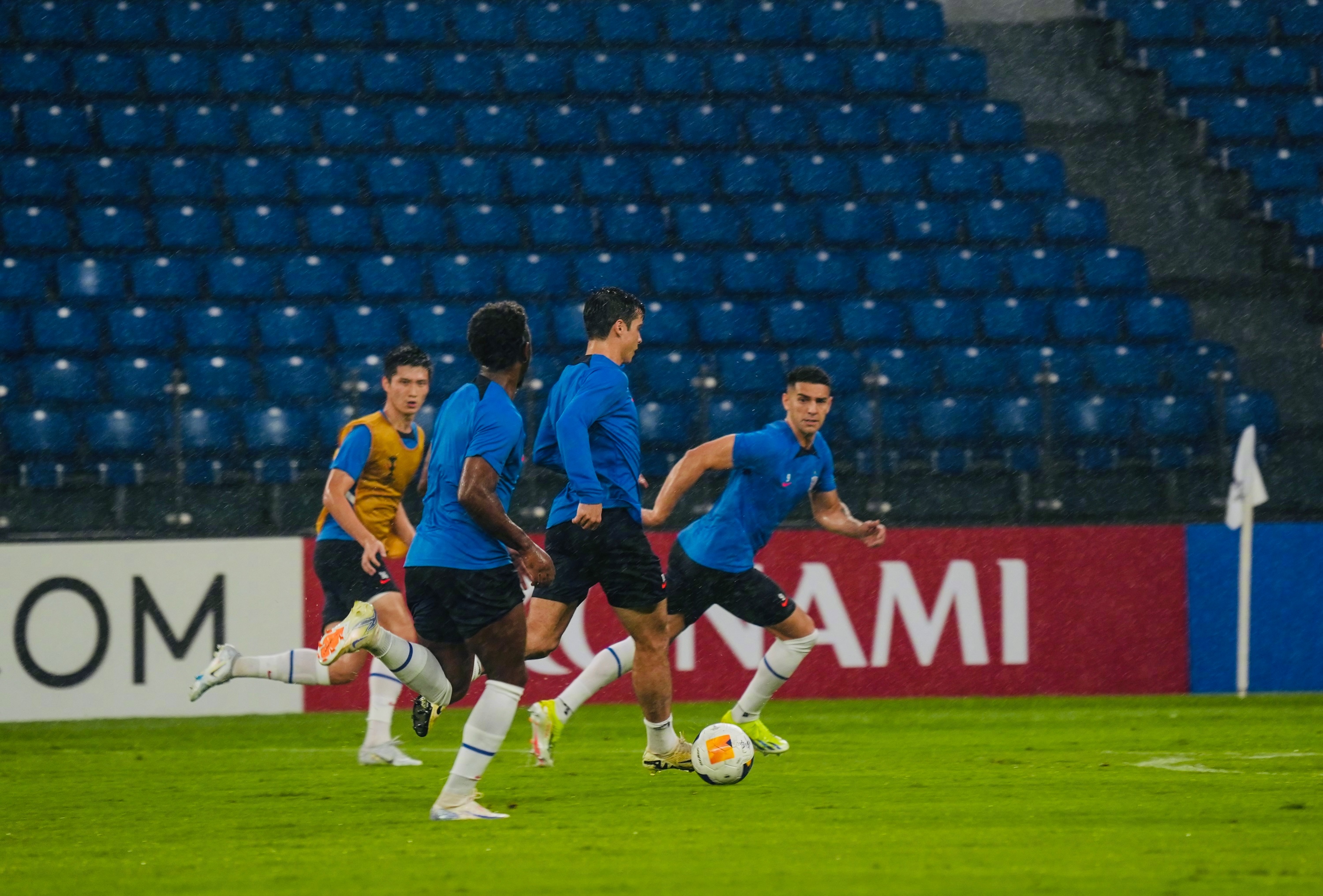 亚博-赛地聚焦——德甲今晨热度飙升；阿贾克斯远射贴柱；气氛紧张；训练强度明显提升的简单介绍-亚博