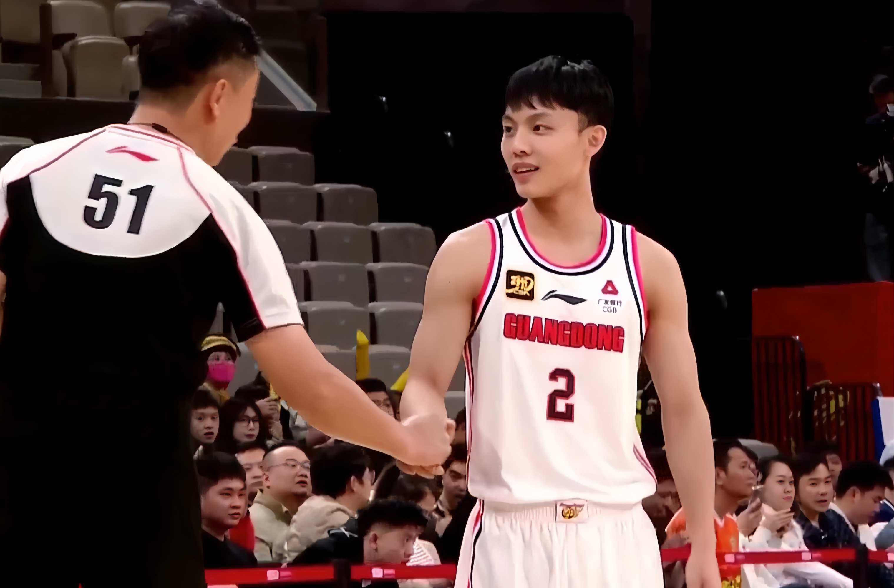 Yabo-包含深圳男篮迎CBA季后赛关键赛，今晨临场应变，话题不断，年轻球员得到机会的词条-Yabo