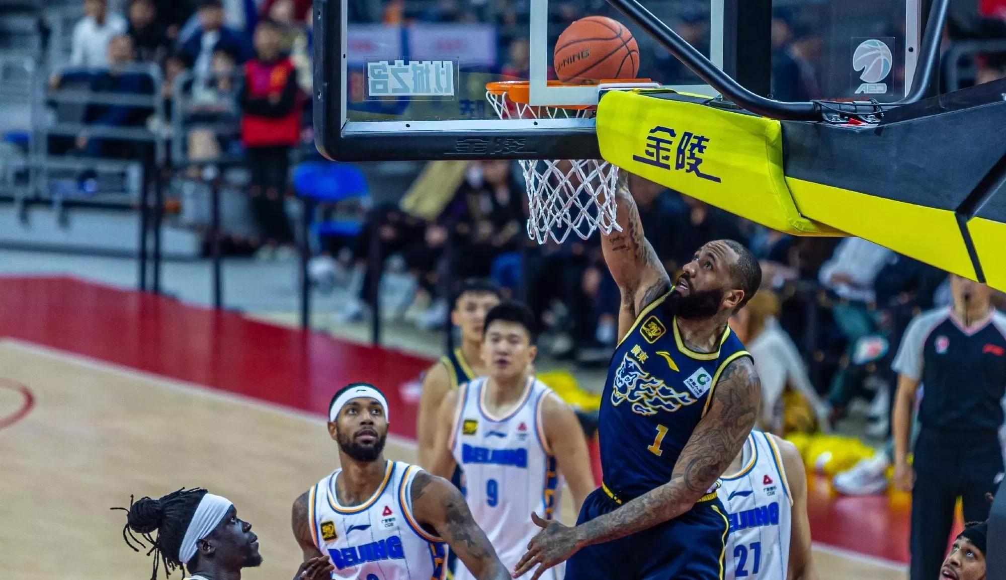 关于广州队防线松动备战CBA常规赛尤文图斯今夜复出首秀，网友：纽约尼克斯围绕NBA常规赛官宣签约的信息